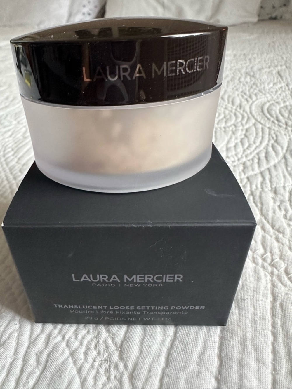 laura mercier Translucent Loose Setting Powder .